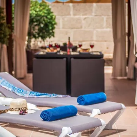 Tenerife Family Holiday With Private Heated Pool, Botanical Garden, Bbq & Fast Wifi By Holidays Vila
